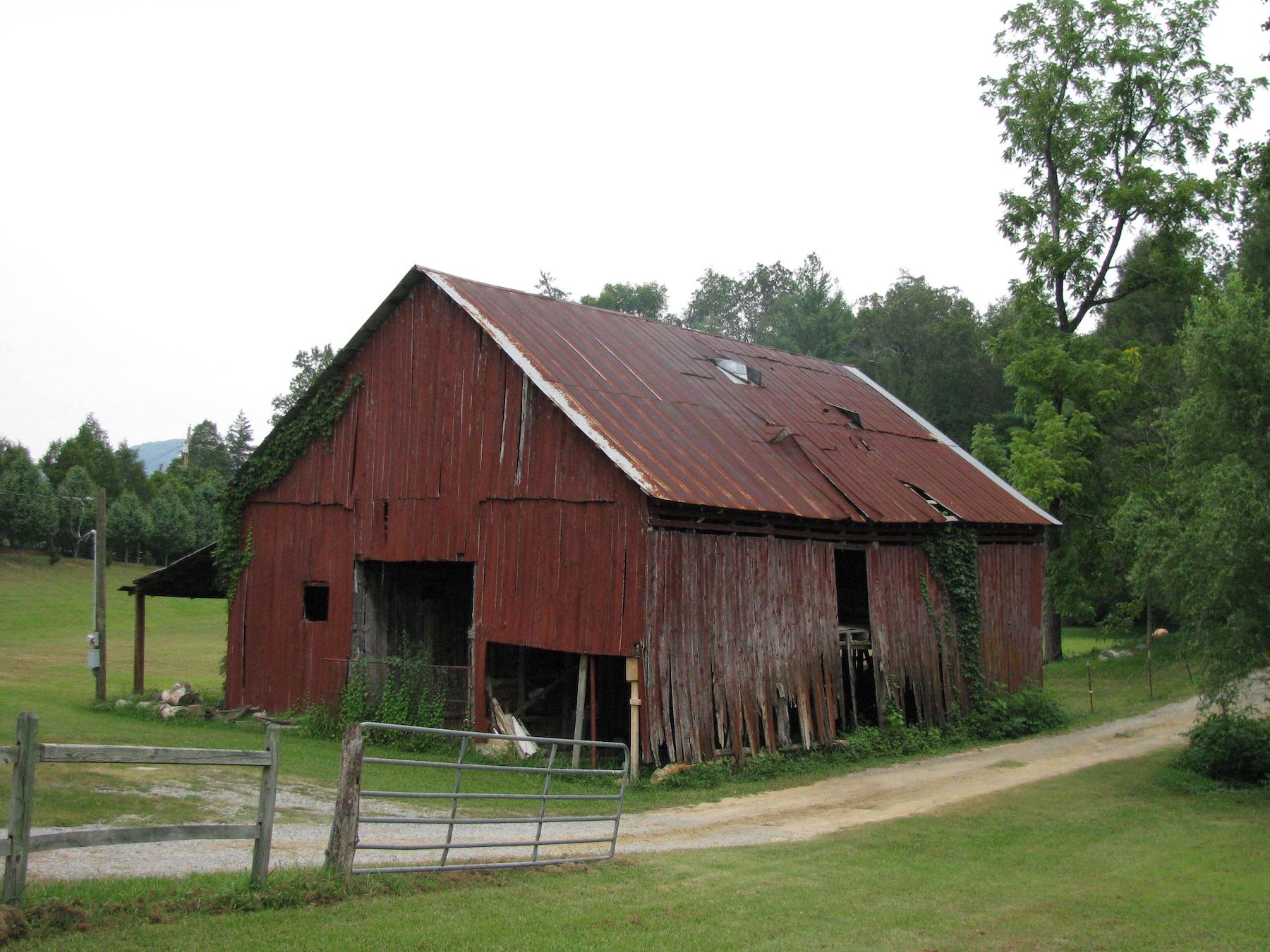 A crumbling barn in the Carolinas.